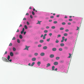 Bloem in roze achtergrond inpakpapier (Uitgerold)