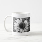 Bloem in zwart-wit koffiemok (Links)