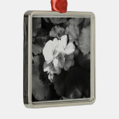 Bloem in zwart-wit metalen ornament (Rechts)