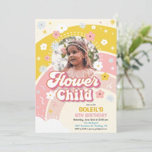 Bloem Kind Groovy Retro Verjaardag Uitnodiging (Staand voorkant)