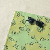 Bloem Mandala Groen en Geel Strandlaken (In situ)