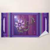Bloem op de strandhanddoek in de woestijn strandlaken (Voorkant)