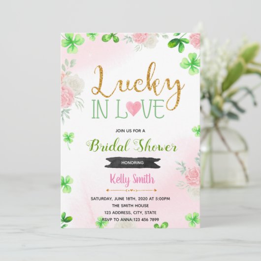 Bloem roze geluk in liefdesuitnodiging kaart (Staand voorkant)