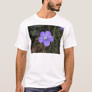 Bloem van meerjarige of blauwe vlas t-shirt