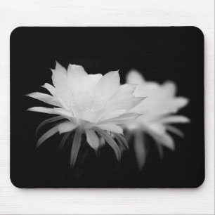 Bloem van zwarte en witte cactus muismat
