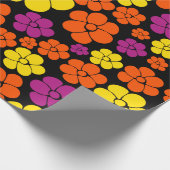 Bloem - zwart, roze, Oranje en geel Cadeaupapier (Hoek)