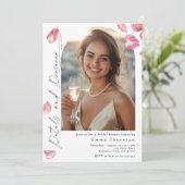 Bloemblaadjes en Prosecco minimalistisch Foto Vrij Kaart (Staand voorkant)