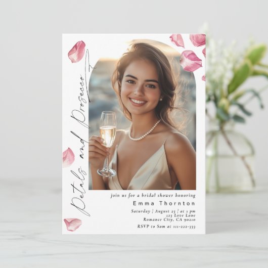 Bloemblaadjes en Prosecco minimalistisch Foto Vrij Kaart (Staand voorkant)