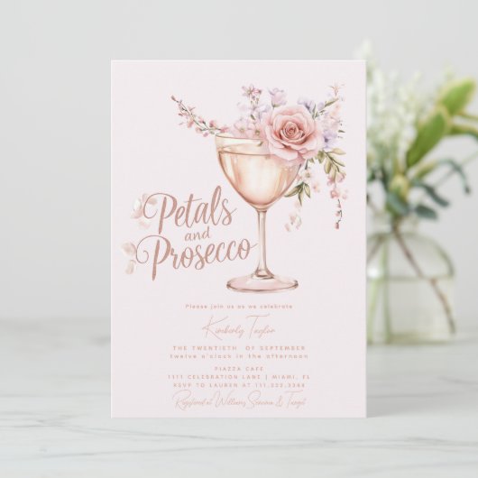 Bloemblaadjes en Prosecco Roze Rose Vrijgezellenfe Kaart (Staand voorkant)