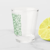 Bloemblaadjes in stilte 03. Bloemmotief. Shot Glas (Rechts)