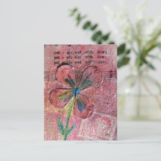 Bloemblaadjes nat met dauwbloem mixed media collag briefkaart (Staand voorkant)