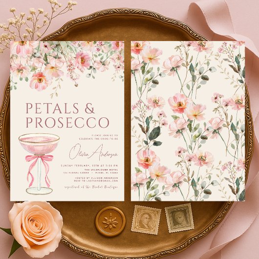Bloemblaadjes & Prosecco Blush Roze Bruidsuitnodig Kaart