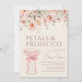 Bloemblaadjes & Prosecco Blush Roze Bruidsuitnodig Kaart (Voorkant)