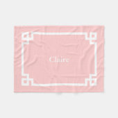 Bloemblad Roze en Witte Griekse Sleutel Monogram Fleece Deken (Voorkant (Horizontaal))