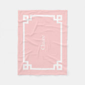 Bloemblad Roze en Witte Griekse Sleutel Monogram Fleece Deken (Voorkant)