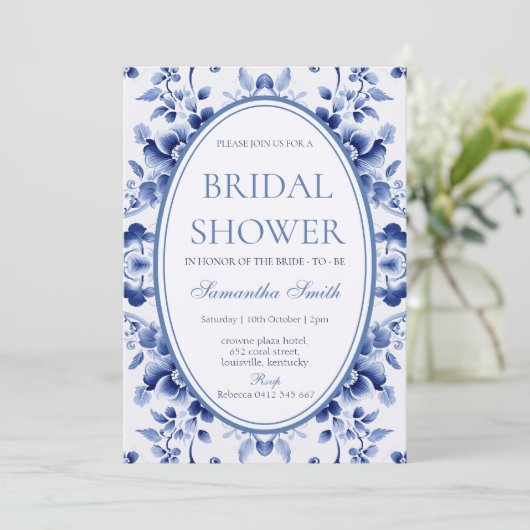 Bloemblauw Toile de Jouy Bruids Douche Uitnodiging (Staand voorkant)