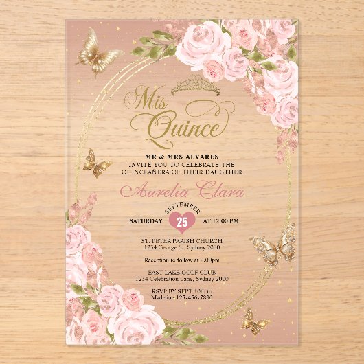 Bloemblush roze goud tiara vlinder quinceañera acryl uitnodigingen (Voorkant)