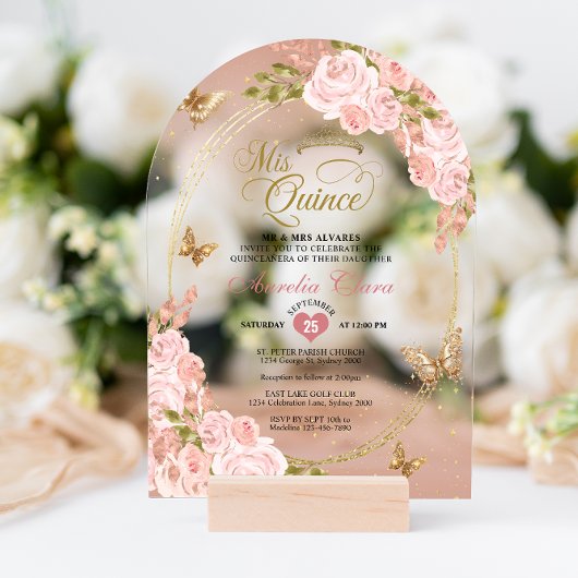 Bloemblush Roze Gouden Vlinder Quinceañera Boog Acryl Uitnodigingen