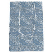 Bloemen 19e Eeuw Patroon Blauw op Witte Achtergron Medium Cadeauzakje (Achterkant)