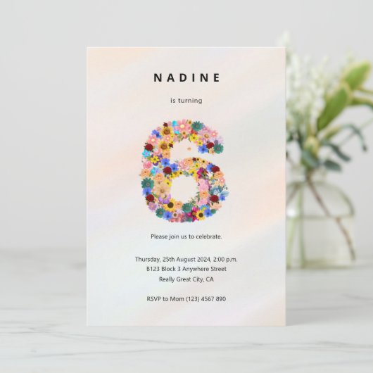 Bloemen 6e verjaardag uitnodiging Minimalistische (Staand voorkant)