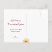 Bloemen 70e verjaardag – Elegant Geel Bloom Design Aankondigingskaart (Achterkant)