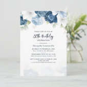 Bloemen 80ste verjaardag Dusty Blue Script Party Kaart (Staand voorkant)