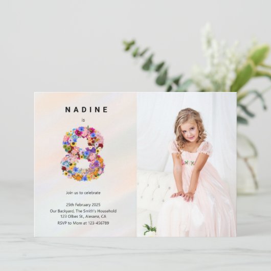Bloemen 8e Verjaardag Uitnodiging Spring Moderne S (Staand voorkant)