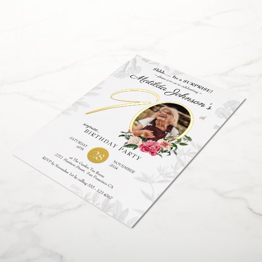 Bloemen 90e Verrassing Verjaardag Chique Botanisch Folie Uitnodiging (Gedraaid)