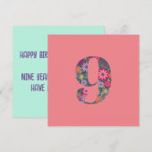 Bloemen 9e verjaardag aangepaste tekst roze feestdagenkaart (Voorkant / Achterkant)