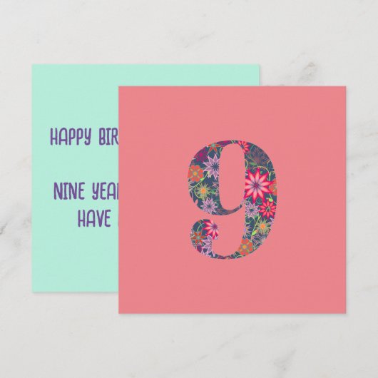 Bloemen 9e verjaardag aangepaste tekst roze feestdagenkaart (Voorkant / Achterkant)