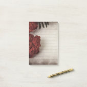 Bloemen achtergrond met gevoerd papier post-it® notes (Op bureau)