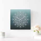 Bloemen, bladeren, witte kant, Floral Mandala op B Vierkante Klok (Huis)