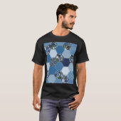 Bloemen, denim patchwork: blauw patroon. t-shirt (Voorkant volledig)