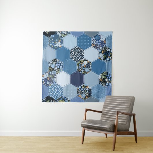 Bloemen, denim patchwork: blauw patroon. wandkleed (In Situ (horizontaal))
