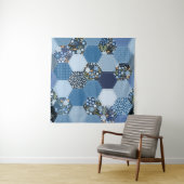Bloemen, denim patchwork: blauw patroon. wandkleed (In situ)