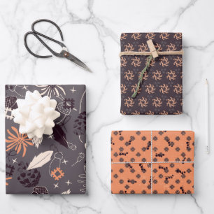 Bloemen, dennenkegels, zuren, sterren, bessen op inpakpapier vel