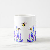 Bloemen en bijen die Mok van de lente vliegen (Center)