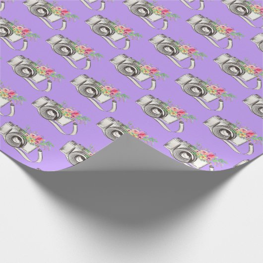 Bloemen en Camera op Paarse Verpakkingsdocument Cadeaupapier (Hoek)