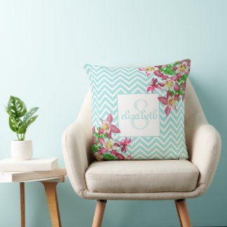 Bloemen en Chevron met Monogram Kussen