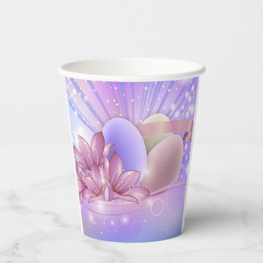 Bloemen en eieren op een kleurrijke pastelachtergr papieren bekers (Achterkant)