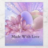 Bloemen en eieren op een kleurrijke pastelachtergr wijn etiket (Enkel label)