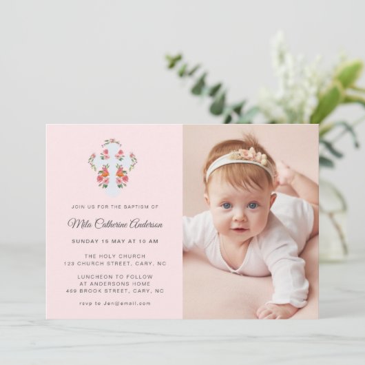 Bloemen en Kruis op bleek roze Foto Doop Kaart (Staand voorkant)