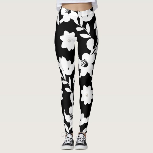 Bloemen en parels op zwart leggings (Voorkant)