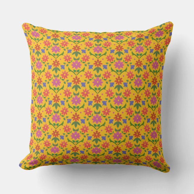 Bloemen en pokadots op gele Pillow of Cushion Kussen (Voorkant)
