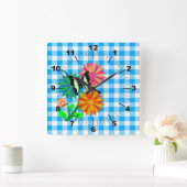 Bloemen en vlinder in Blue Vicky Vierkante Klok (Huis)