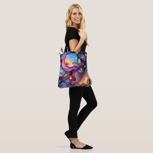Bloemen en vlinders tote bag (Op model)