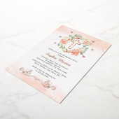 Bloemen Glanzend Goud Kruis Perzik Bloemen Meisje  Folie Uitnodiging (Gedraaid)