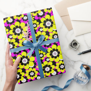 Bloemen heldere neonpatroon karmozijn en gele stro cadeaupapier