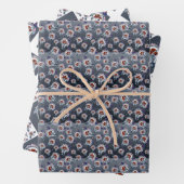 Bloemen in een gloeilamp en vlinder in biseksueel inpakpapier vel (In situ)