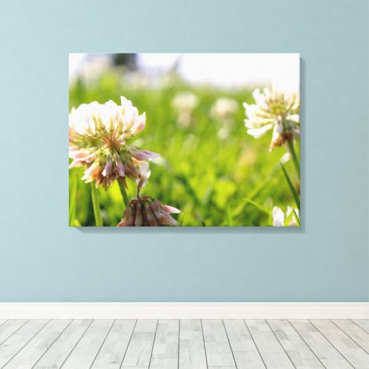 Bloemen in een veld canvas afdruk (Insitu (Houten vloer))